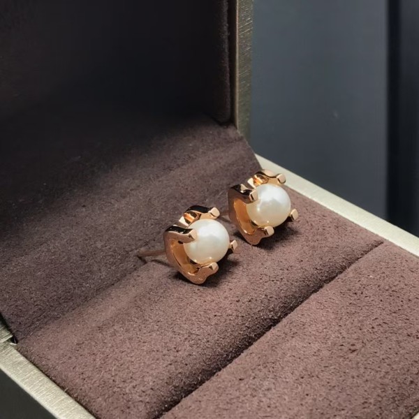 Classic Brand Cartier New cow horn pearl earrings Factory Direct Sales Free Shipping