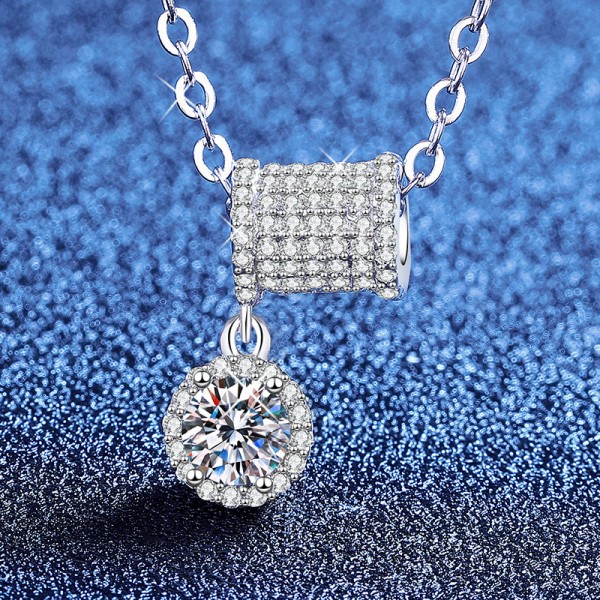 Fashionable new style S925 sterling silver moissanite necklace light luxury small waist necklace for women niche design clavicle chain pendant wholesale