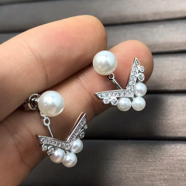 Classic brand Chaumet earrings New Angel Pearl Earrings factory direct sales free shipping