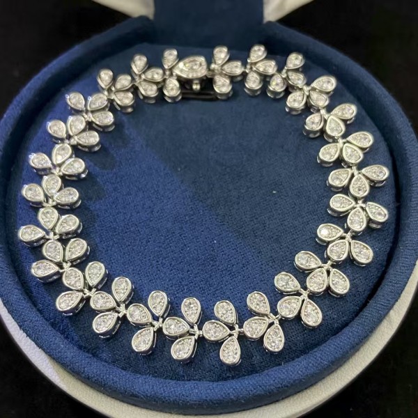 Classic brand Chaumet bracelet New multi section diamond encrusted petal bracelet factory direct sales free shipping 