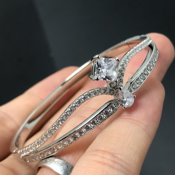 Classic brand Chaumet bracelet New Diamond studded Bond Bracelet factory direct sales free shipping