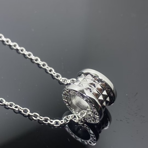 Classic brand Bulgari New Water Chestnut Little Red Women's Necklace factory direct sales free shipping 