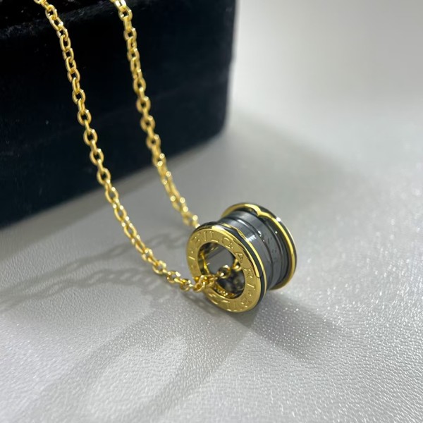 Classic brand Bulgari women's black warrior sand faced ceramic pendant necklace 18k gold-plated jewelry factory direct sales free shipping