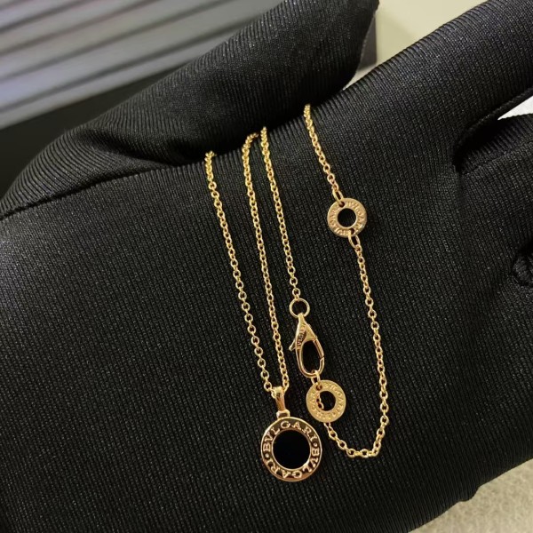 Classic brand Bulgari New Coin Button Black and White Beimu Women's Necklace factory direct sales free shipping 