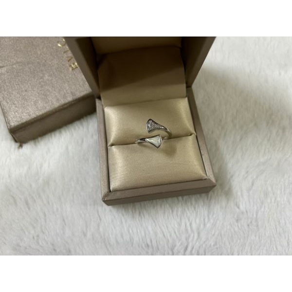 Classic brand Bvlgari ring  mother of pearl diamond skirt ring  factory direct sales free shipping