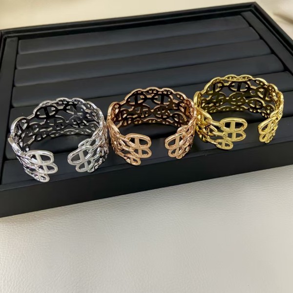 Luxury brand Hermes bracelet New hollowed out smooth pig nose bracelet factory direct sales free shipping 