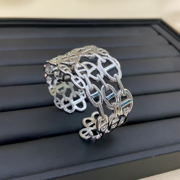 Luxury brand Hermes bracelet New hollowed out smooth pig nose bracelet factory direct sales free shipping