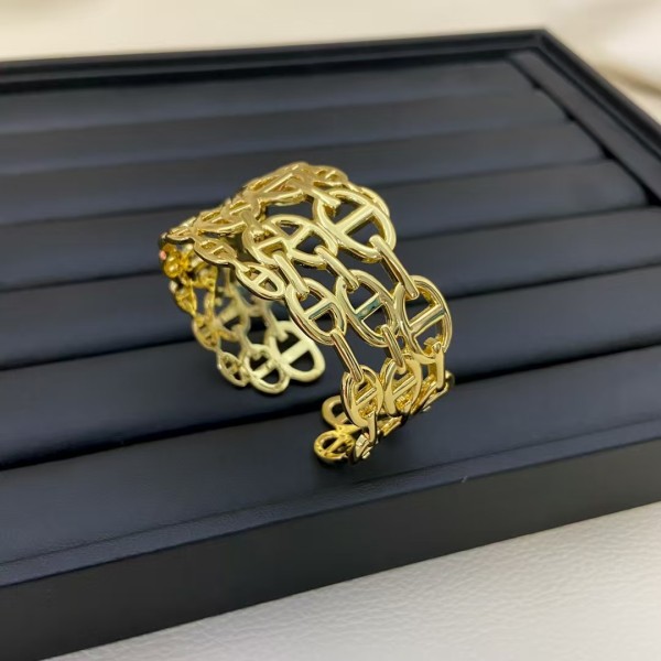 Luxury brand Hermes bracelet New hollowed out smooth pig nose bracelet factory direct sales free shipping