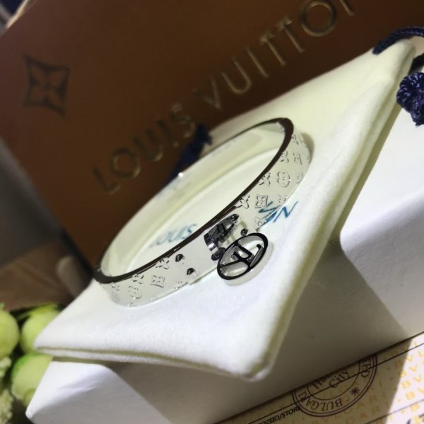 Classic brand LV bracelet New Pattern Hanging Tag Couple Bracelet Factory Direct Sales Free Shipping 