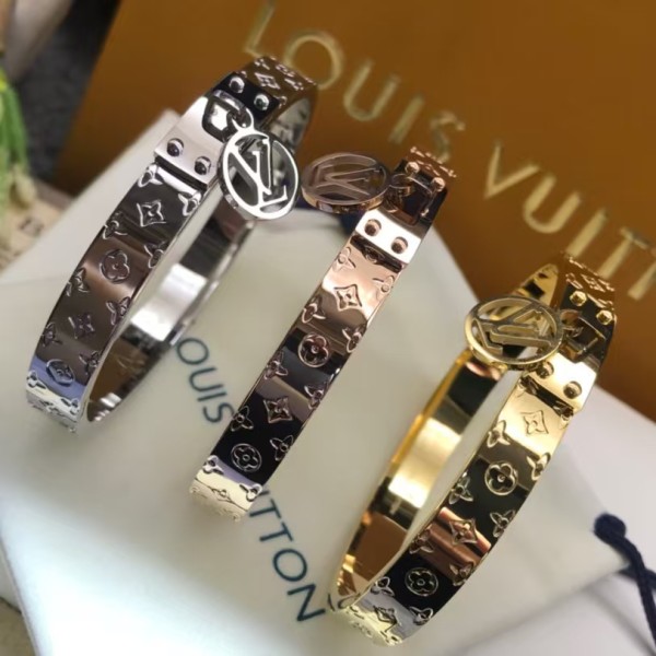 Classic brand LV bracelet New Pattern Hanging Tag Couple Bracelet Factory Direct Sales Free Shipping