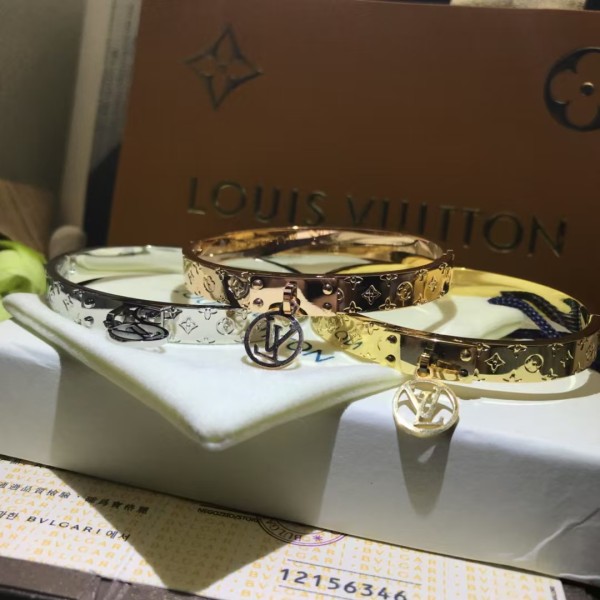 Classic brand LV bracelet New Pattern Hanging Tag Couple Bracelet Factory Direct Sales Free Shipping