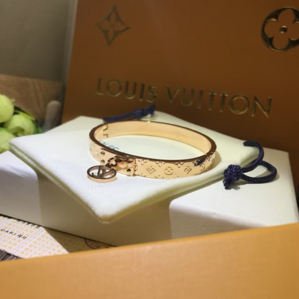 Classic brand LV bracelet New Pattern Hanging Tag Couple Bracelet Factory Direct Sales Free Shipping