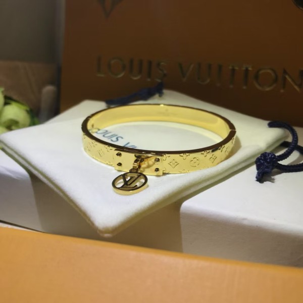 Classic brand LV bracelet New Pattern Hanging Tag Couple Bracelet Factory Direct Sales Free Shipping