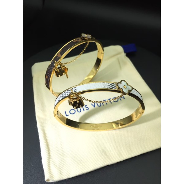 Classic brand LV bracelet New Four Leaf Clover White Fritillaria Bracelet Factory Direct Sales Free Shipping 