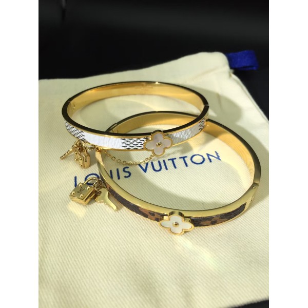 Classic brand LV bracelet New Four Leaf Clover White Fritillaria Bracelet Factory Direct Sales Free Shipping