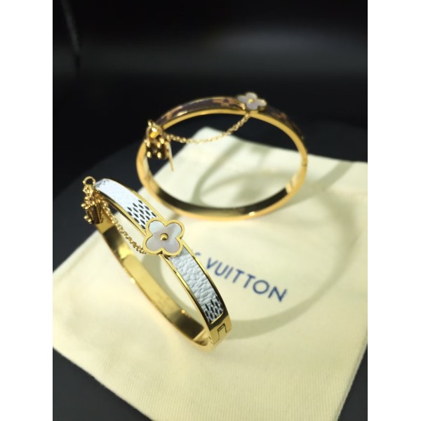 Classic brand LV bracelet New Four Leaf Clover White Fritillaria Bracelet Factory Direct Sales Free Shipping
