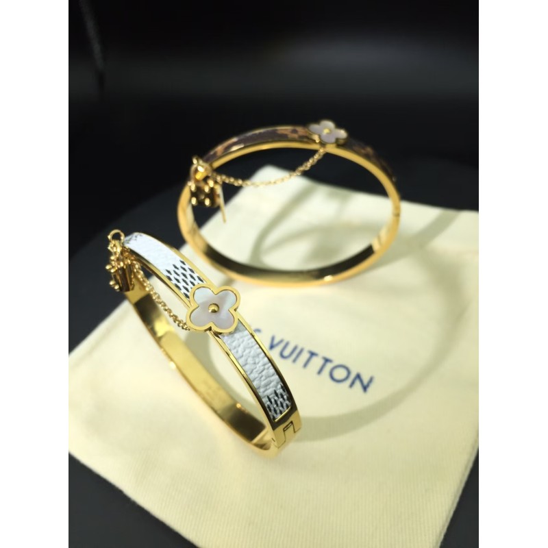 Classic brand LV bracelet New Four Leaf Clover White Fritillaria Bracelet Factory Direct Sales Free Shipping