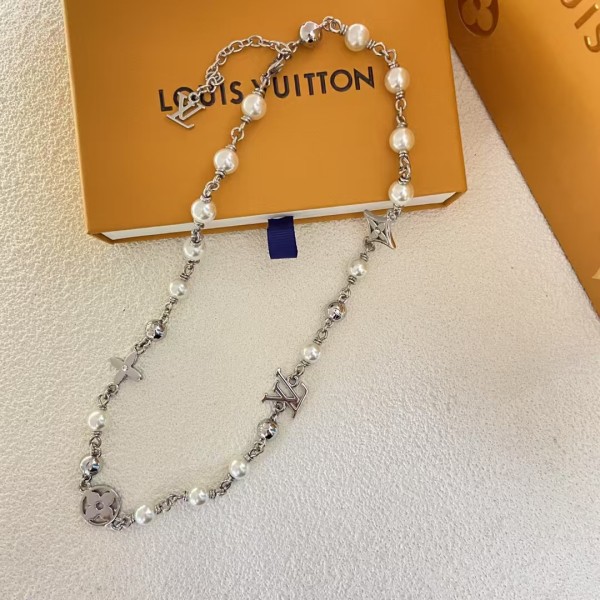 Classic brand LV necklace New pearl necklace with light beads Factory Direct Sales Free Shipping 