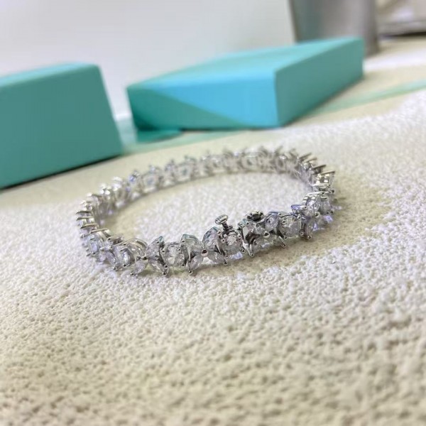 High quality Tiffany new diamond bracelet with crossed eyelets 