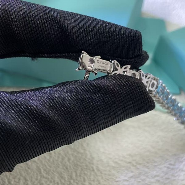 High quality Tiffany new diamond bracelet with crossed eyelets