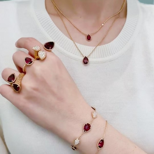 Classic brand Boucheron New New diamond inlaid mother of pearl bracelet Factory Direct Sales with Free Shipping