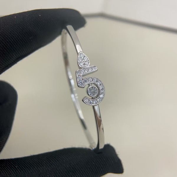 Classic brand Chanel bracelet New diamond studded drip water 5-character bracelet factory direct sales free shipping