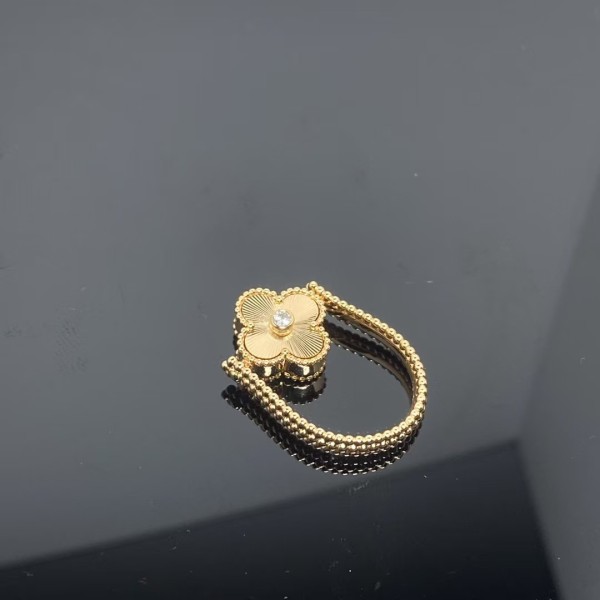Classic brand Van Cleef&Arpels New Rotating Clover Ring factory direct sales free shipping 