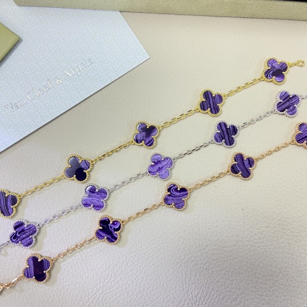 Van Cleef&Arpels Five Flower Bracelet Comes in New Colors
