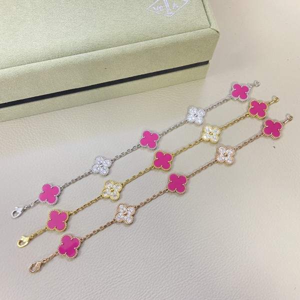 Van Cleef&Arpels Five Flower Bracelet Comes in New Colors