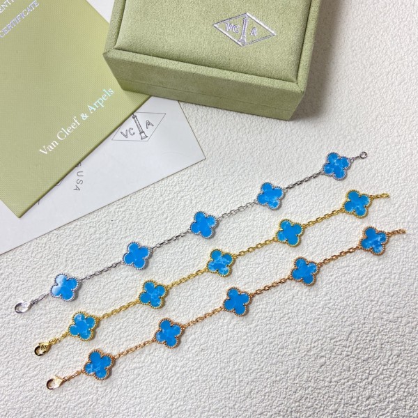 Van Cleef&Arpels Five Flower Bracelet Comes in New Colors