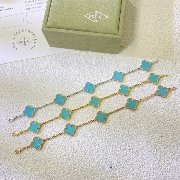 Van Cleef&Arpels Five Flower Bracelet Comes in New Colors